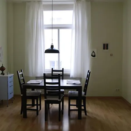 Altbau-style In Homestay *